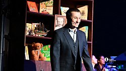 Сергей Безруков: «Мы пытаемся разгадать загадку подрастающего поколения»