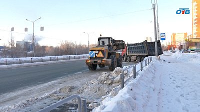 Коммунальные службы Челябинска устраняют последствия сильных осадков