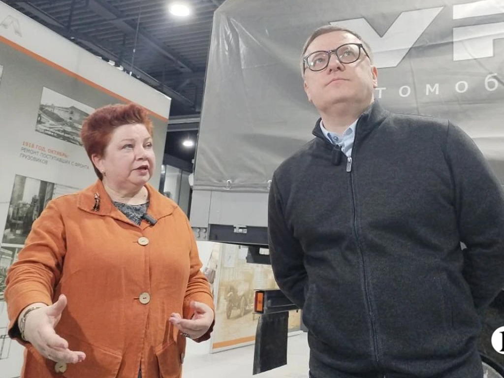Алексей Текслер побывал в музейно-выставочном центре автозавода «Урал»