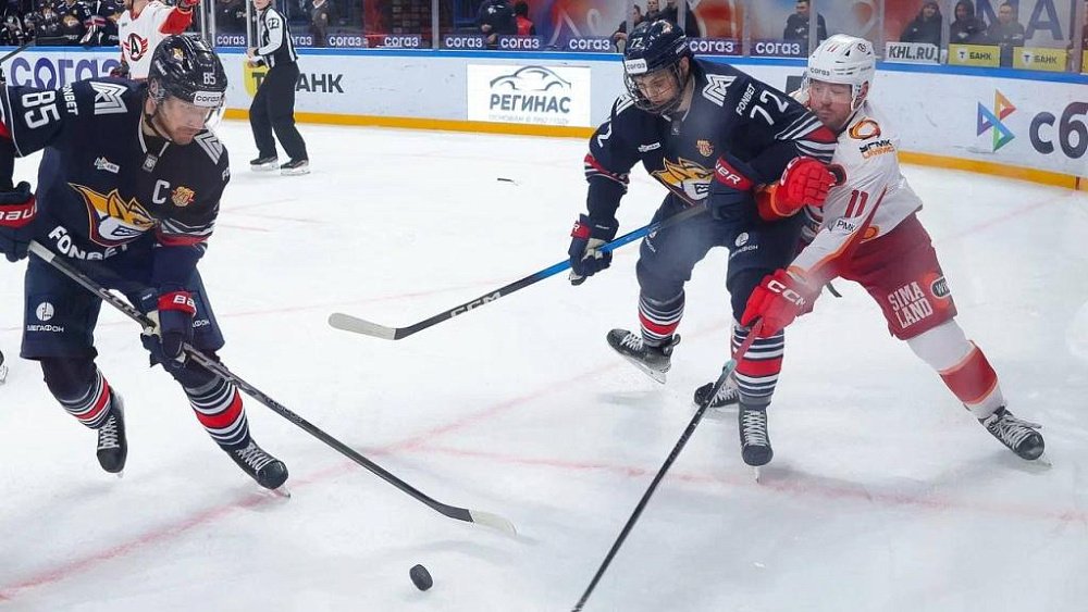 Хоккейный клуб «Металлург» без своих лидеров выиграл у «Автомобилиста»