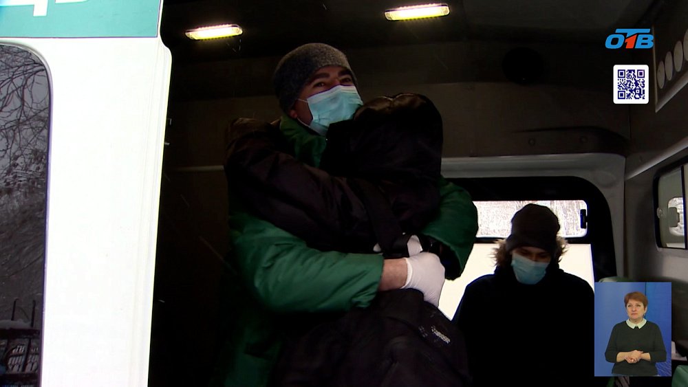 В Челябинске команда «Другой медицины» помогает бездомным в морозы