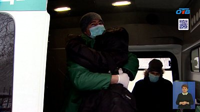 В Челябинске команда «Другой медицины» помогает бездомным в морозы