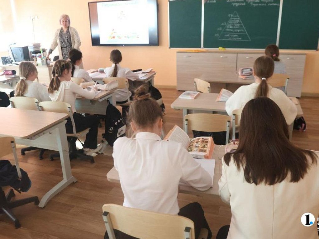 Российские школьники за границей смогут сдавать экзамены без ЕГЭ и ОГЭ