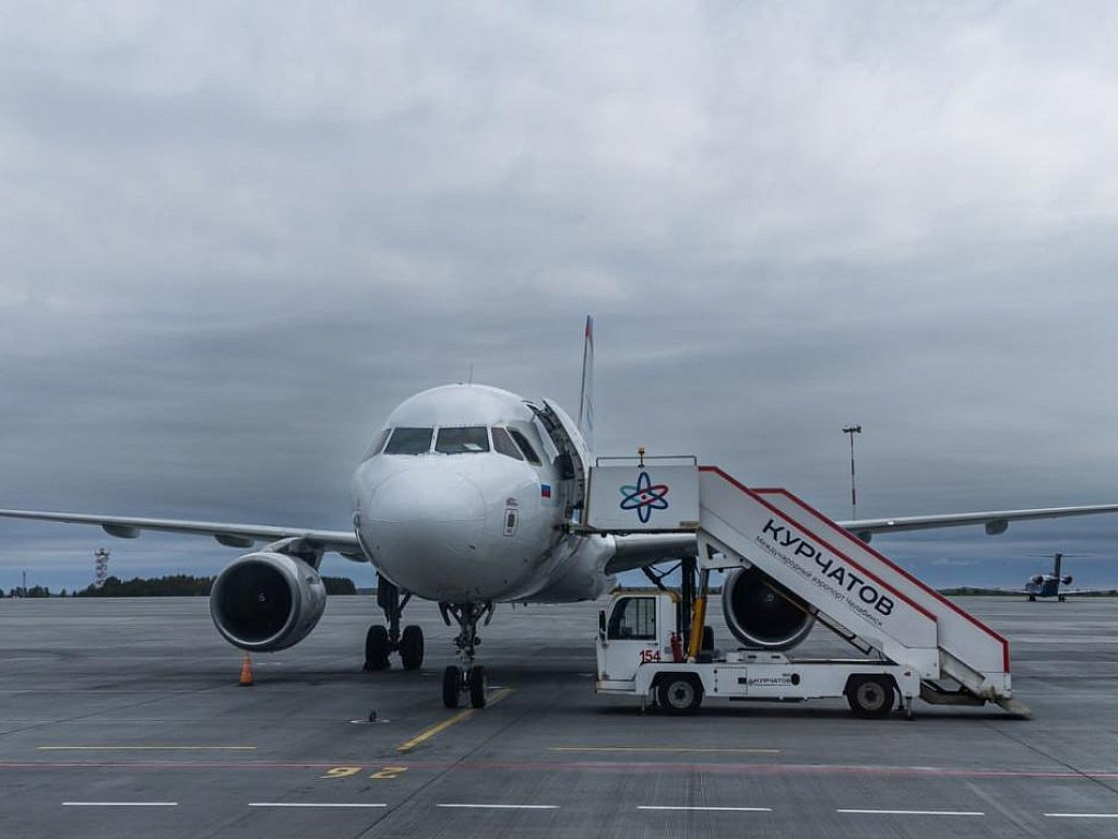 Вылет самолета из Челябинска в Сочи задерживается на 8 часов