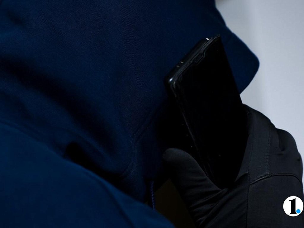 Доверие к фальшивым силовикам обошлось челябинской пенсионерке в 4,3 млн рублей