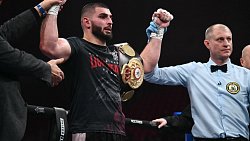 Сергей Ковалев стал почетным гостем турнира RCC в ледовой арене «Трактор»