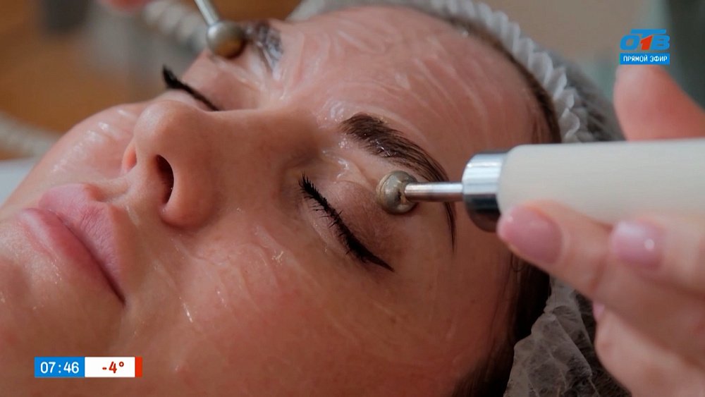 Узнаем о микротоковой терапии в рубрике «Косметичка»