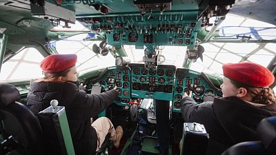 Школьники из Челябинской области на один день стали курсантами ЧВВАКУШа