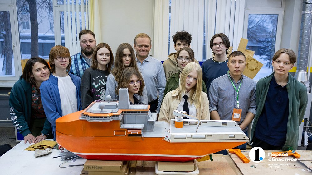 Челябинские школьники собрали для «КОНАРа» копию ледокола «Катерина Великая»