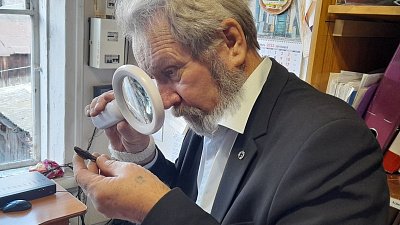 Челябинец раскрыл тайну древнего кинжала, найденного в Зауралье