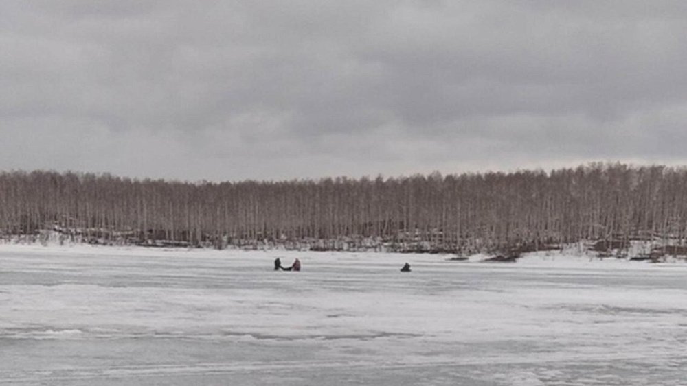 Выезд на лед памятника природы стоил южноуральцу мотобуксировщика