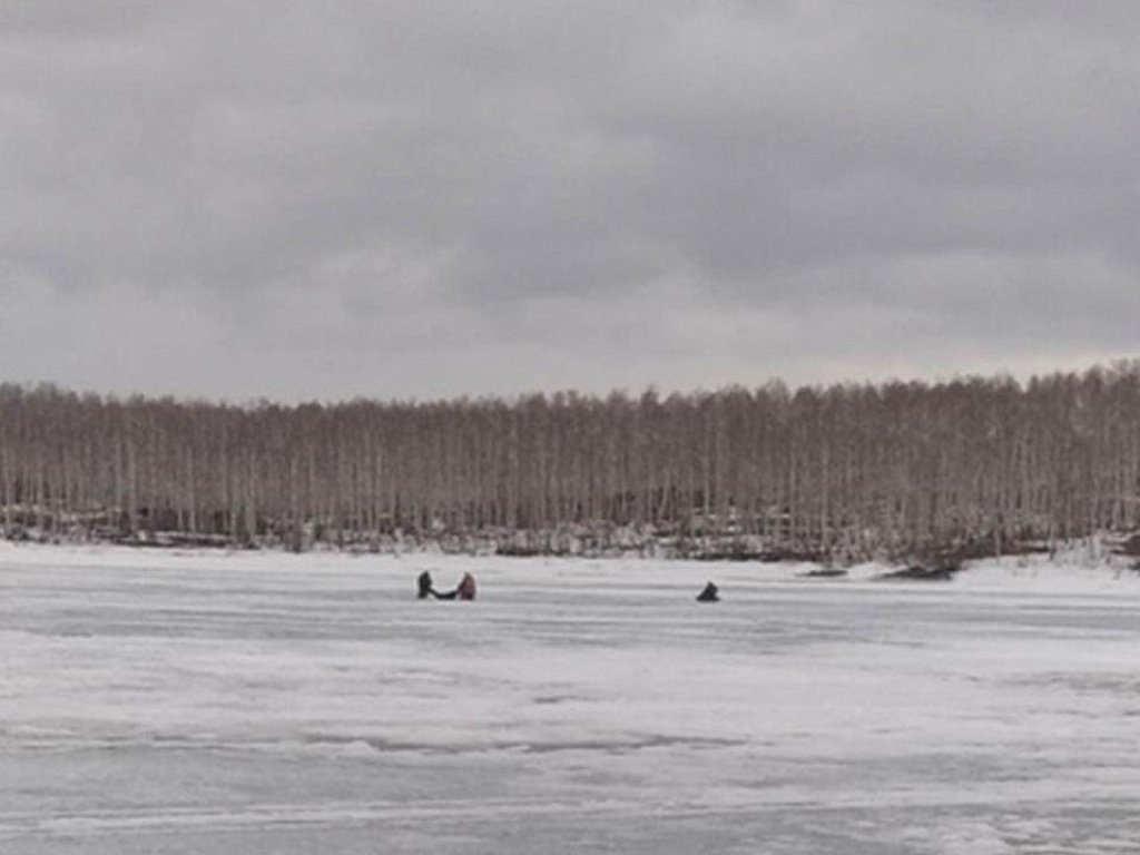 Выезд на лед памятника природы стоил южноуральцу мотобуксировщика