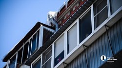В Челябинске составляют черный список домов с большими сосульками