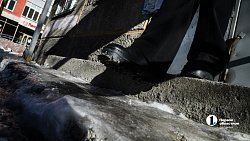 В Челябинске составляют черный список домов с большими сосульками