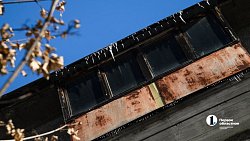 В Челябинске составляют черный список домов с большими сосульками