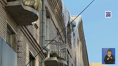 На Южном Урале борются с сосульками