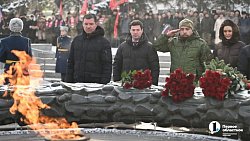 Алексей Текслер возложил цветы к Вечному огню в День защитника Отечества