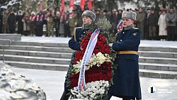 Алексей Текслер возложил цветы к Вечному огню в День защитника Отечества