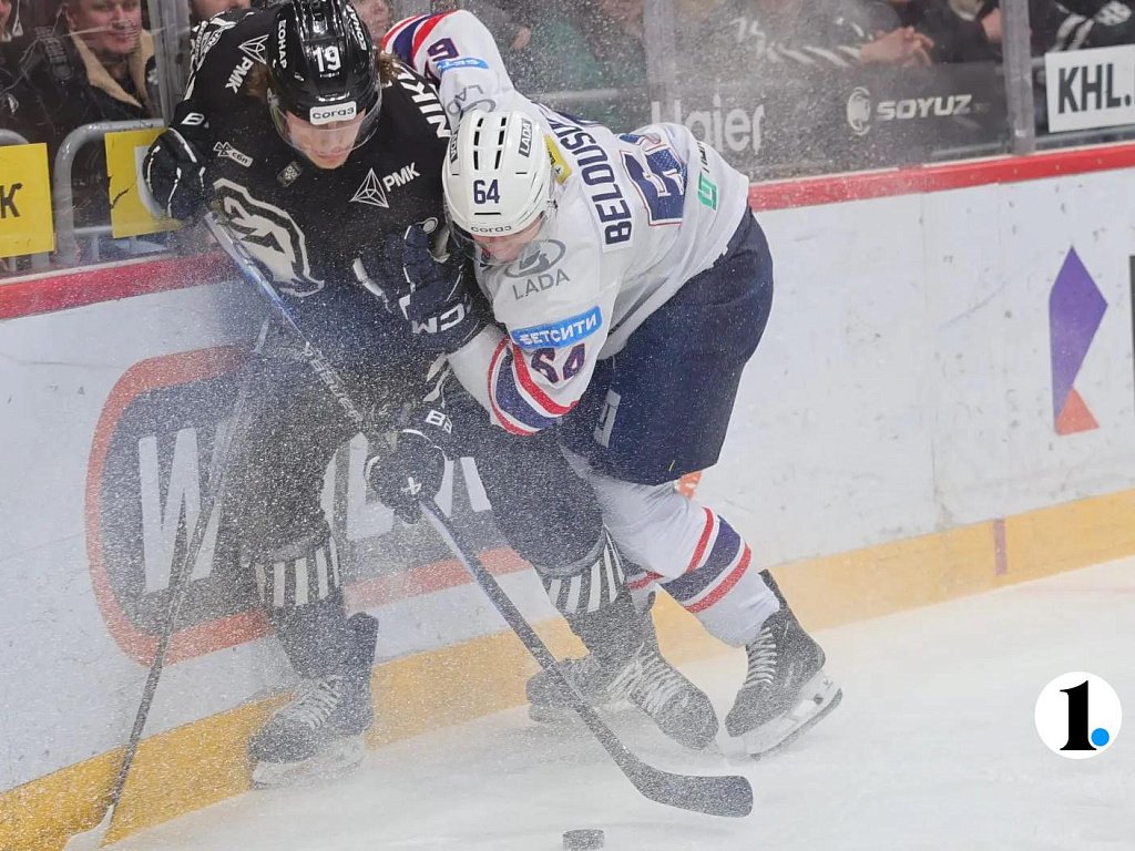 Хоккеисты «Трактора» в День защитника Отечества прокатились катком по «Ладе»