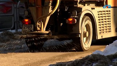 Чем топят лед на тротуарах и дорогах Челябинска