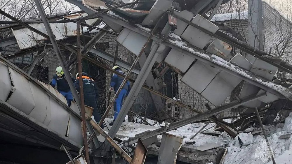 В Златоусте при обрушении цеха бывшего завода погиб человек