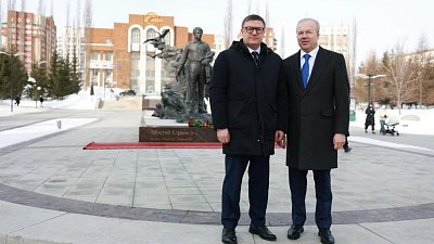 Алексей Текслер возложил цветы к памятнику Мустаю Кариму в Уфе