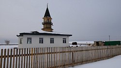 Под Челябинском ветераны СВО подключили к свету мечеть, где плетут сети для бойцов