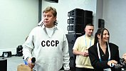 Дмитрий Губерниев потерял молнию на челябинском свитере «СССР»