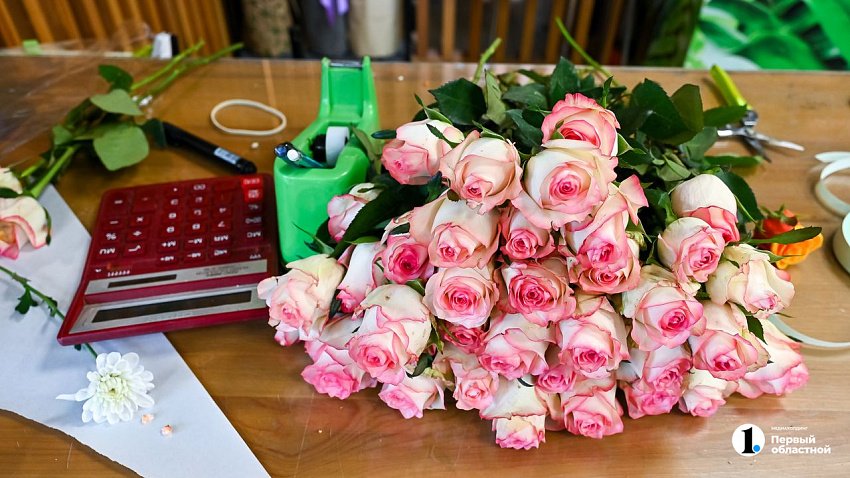 В Челябинске букет из семи роз стоит в среднем 1 899 рублей