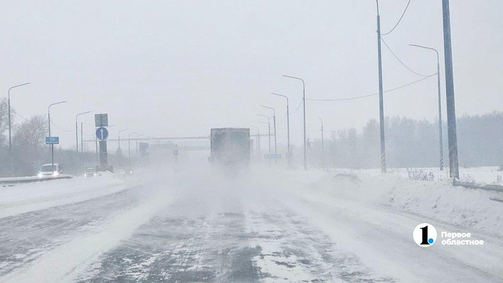 На трассе М-5 «Урал» ограничили движение грузовиков и автобусов из-за снега