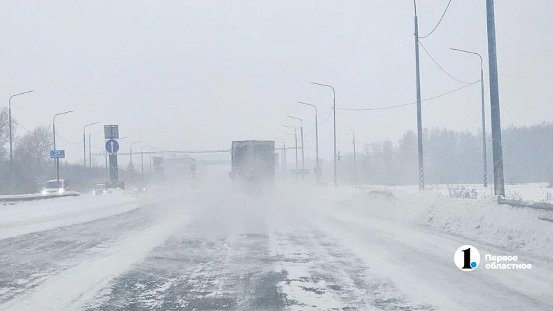 На трассе М-5 «Урал» ограничили движение грузовиков и автобусов из-за снега