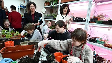 В Челябинской области социальные наставники помогают ребятам с инвалидностью