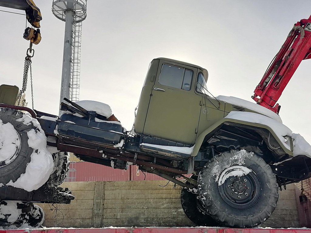 Челябинская таможня передала в Росимущество три ЗИЛа, следовавших в Казахстан без документов