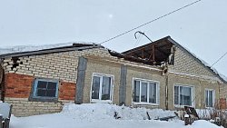 Снег обрушил крышу жилого дома в селе Степном