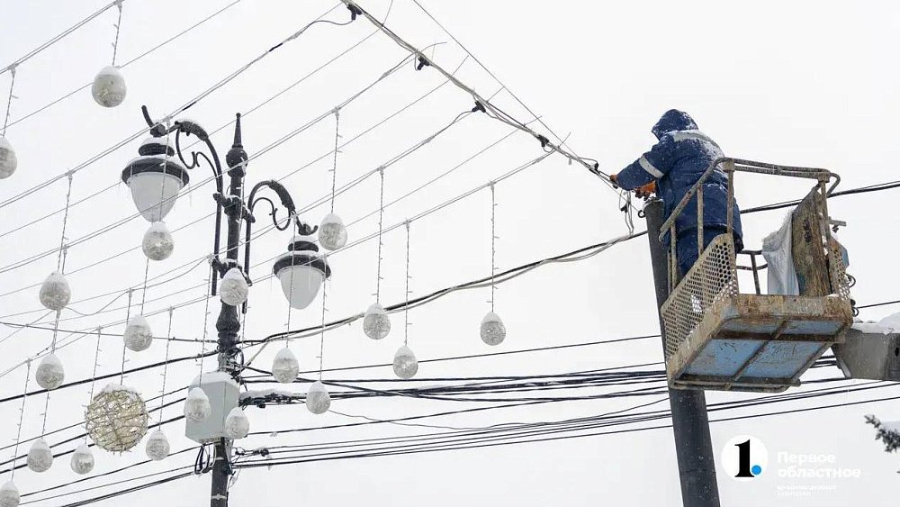 На главной пешеходной улице Челябинска сняли часть иллюминации
