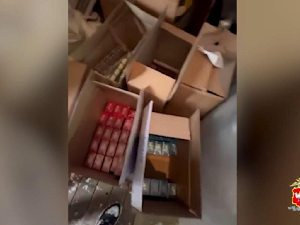 В Челябинске накрыли склад с табаком на 2 млн рублей