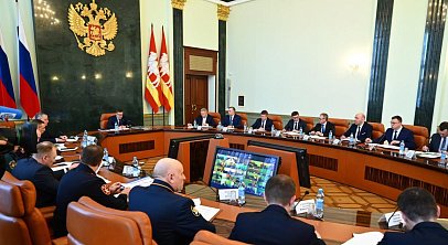 Алексей Текслер потребовал усилить безопасность школ после серии нападений в России