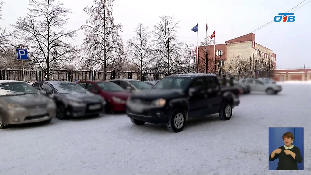 В Челябинске передали машины на фронт