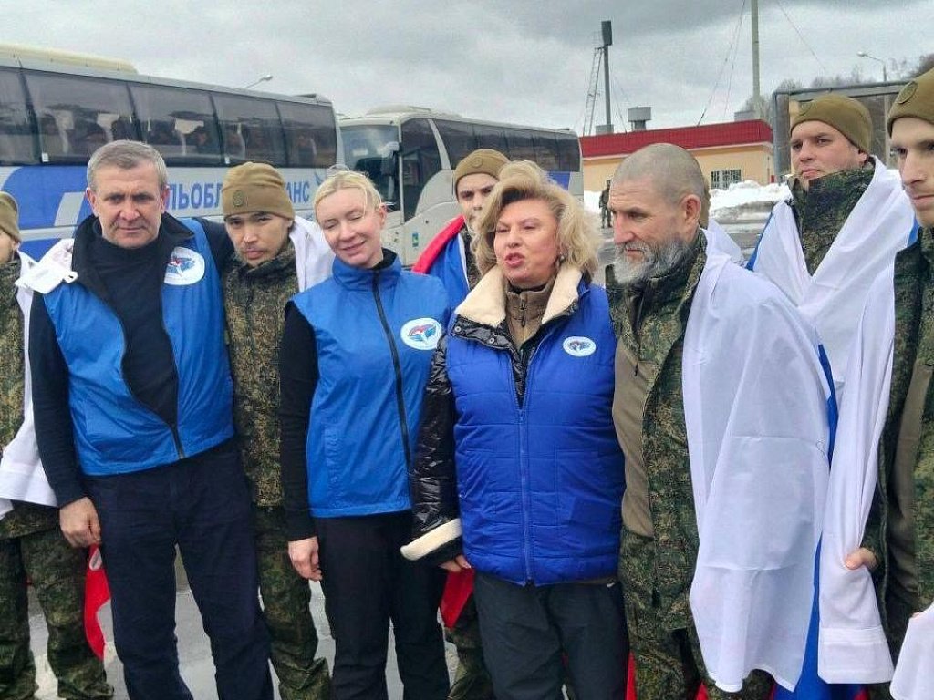 Вернувшегося из украинского плена жителя Нагайбакского округа ждут жена и дочь