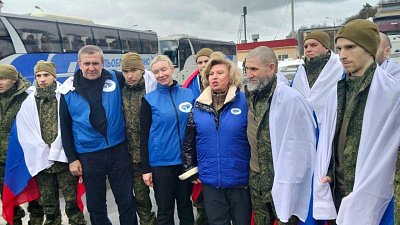 Вернувшегося из украинского плена жителя Нагайбакского округа ждут жена и дочь