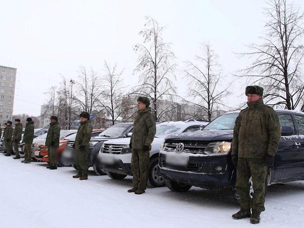 В Челябинске 33 автомобиля передали в зону СВО