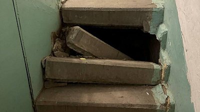 Прокуратура взяла на контроль ситуацию с обрушением лестницы в челябинской многоэтажке