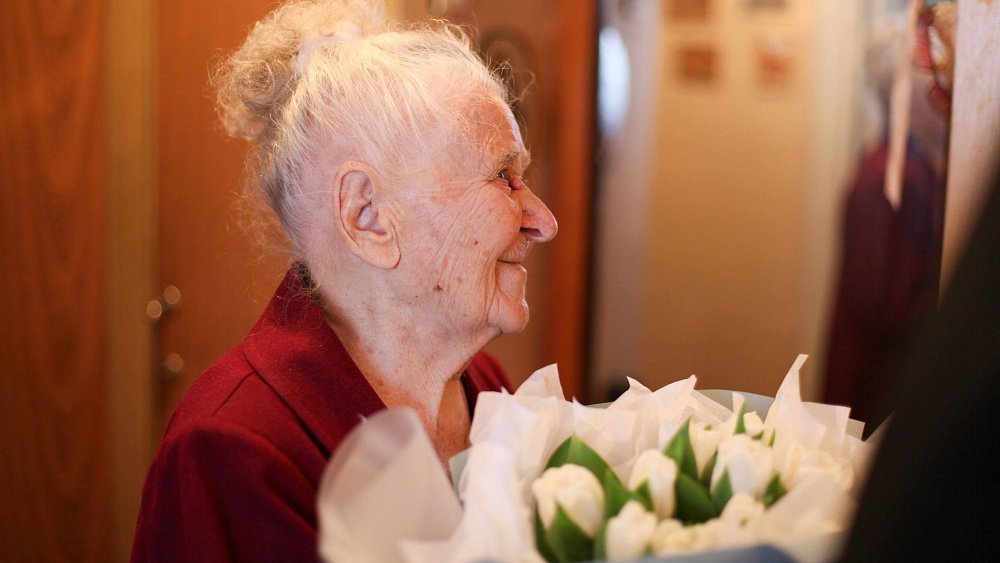 В Челябинске ветеранов Великой Отечественной войны поздравили с 8 Марта