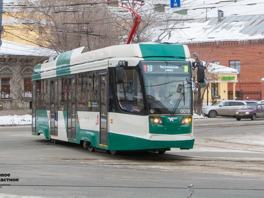 В Челябинске 8 марта запустят праздничный трамвай с оплатой улыбками