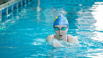 Челябинская пловчиха вернулась в большой спорт ради пятилетнего сына