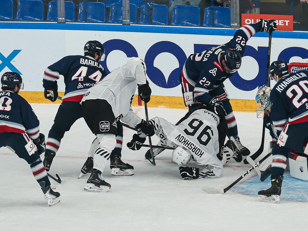 «Нефтехимик» выиграл у «Трактора» со счетом 2:1 и оформил путевку в плей‑офф