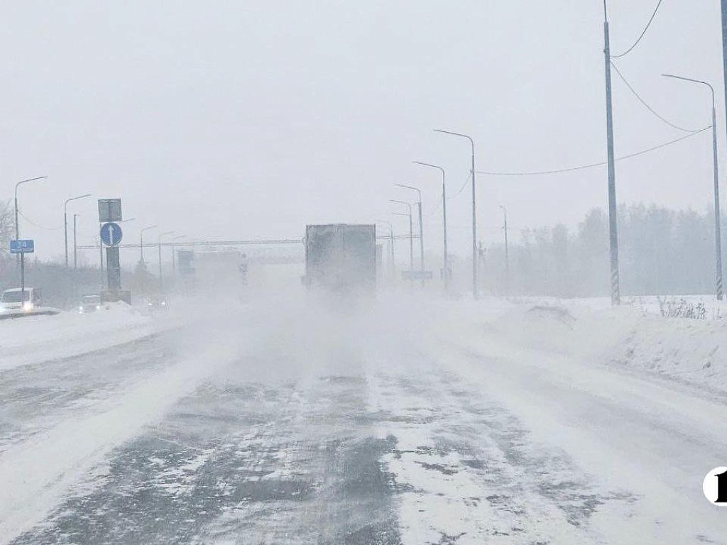 На трассе М-5 в Челябинской области ограничили движение из‑за снегопада