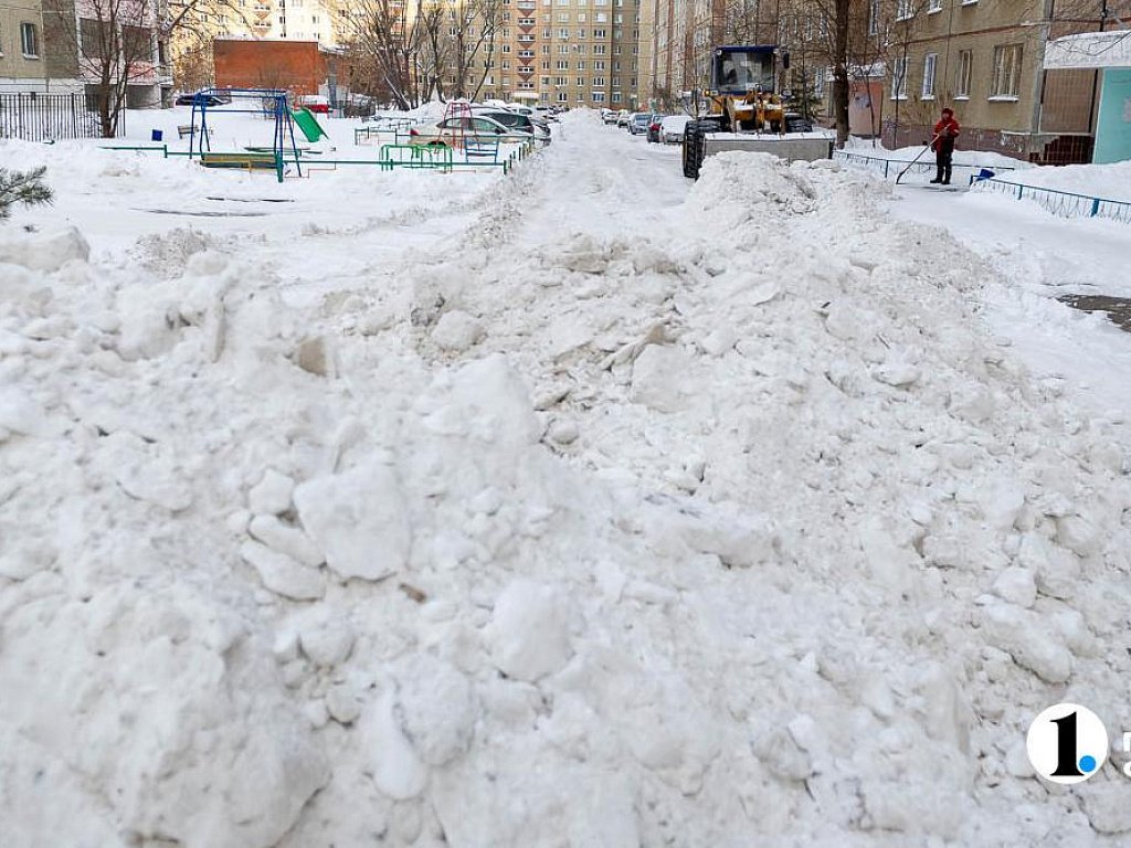 В Чебаркуле должник по алиментам спрятался от приставов в сугроб