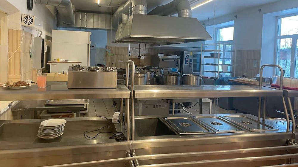 Прокуратура нашла нарушения в столовой школы № 3 Челябинска