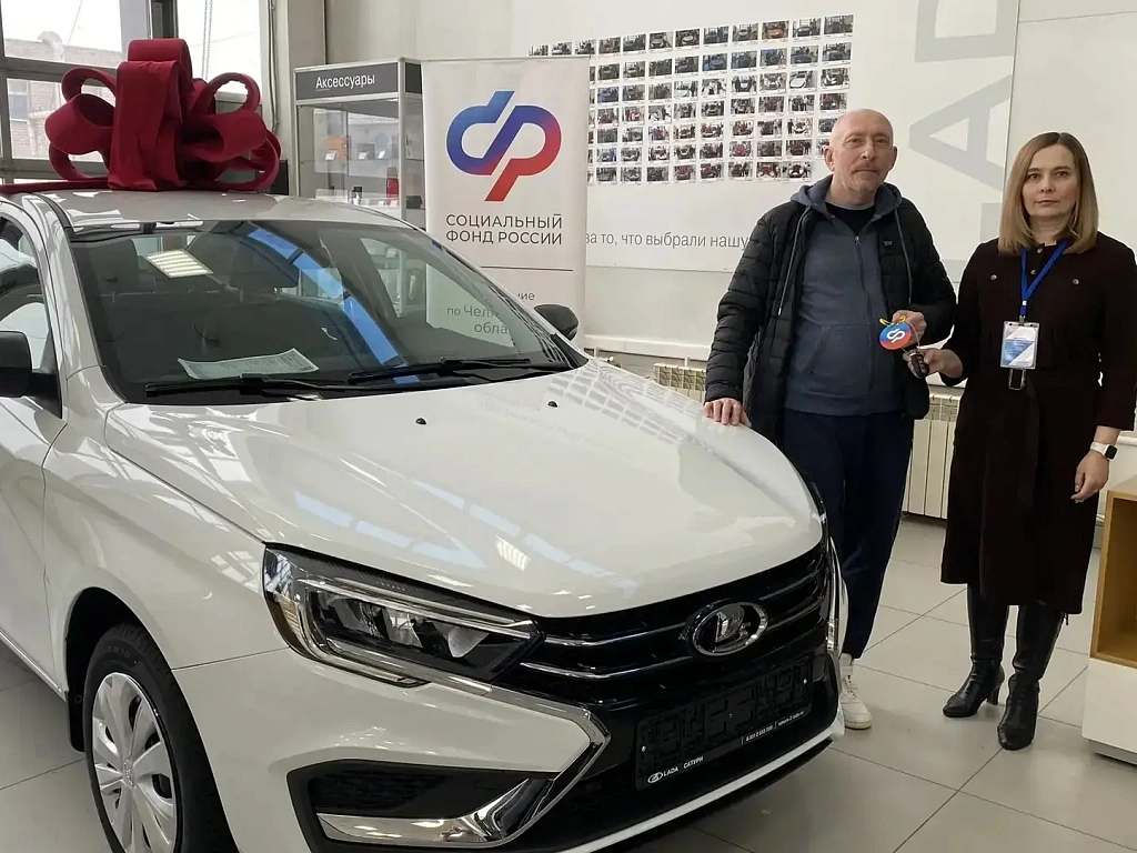 Соцфонд передал 10 автомобилей пострадавшим на производстве в Челябинской области